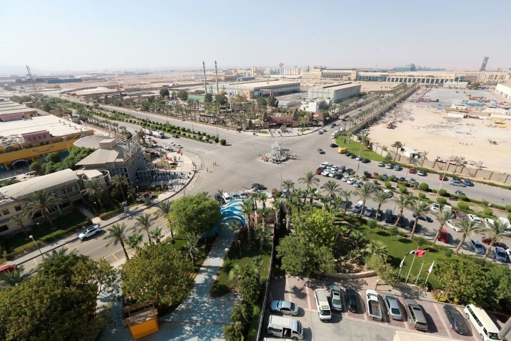 這是2023年8月10日在埃及蘇伊士省拍攝的中?！ぬ┻_(dá)蘇伊士經(jīng)貿(mào)合作區(qū)。新華社記者 隋先凱 攝