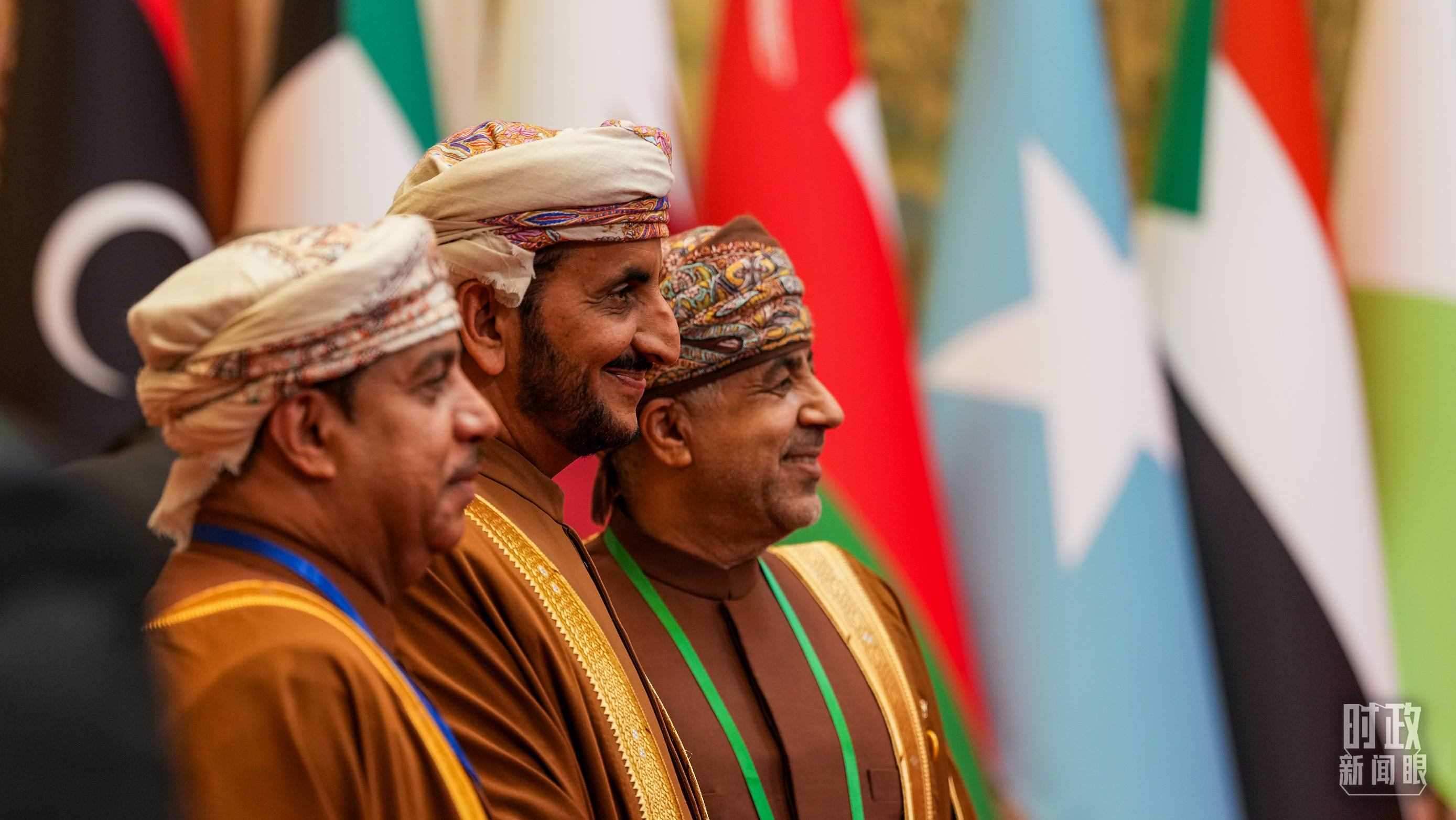 △與會代表在現場合影留念。（總臺國廣記者李晉拍攝）