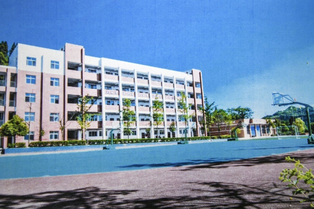 建成之初的之江小學(xué)教學(xué)樓（資料照片翻拍）。