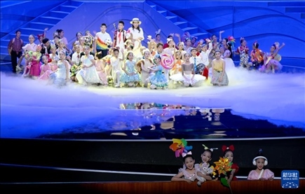 6月1日，演員在“我和祖國一起成長”主題演出活動中表演。新華社記者 金良快 攝