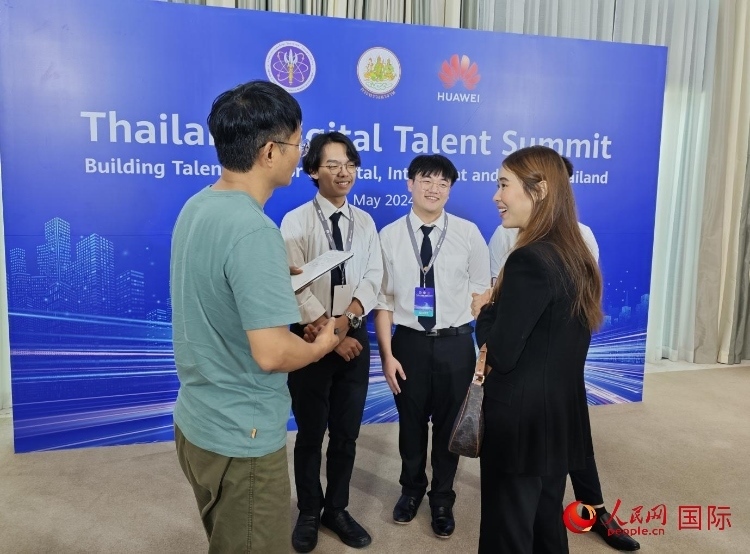 泰國國立法政大學(xué)學(xué)生接受本網(wǎng)采訪。李映民攝