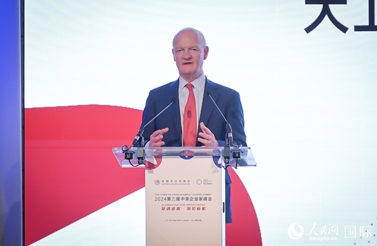 英國前負(fù)責(zé)大學(xué)與科研事務(wù)的國務(wù)大臣、英國皇家學(xué)會(huì)院士大衛(wèi)·威利茨致辭。人民網(wǎng) 郭錦標(biāo)攝