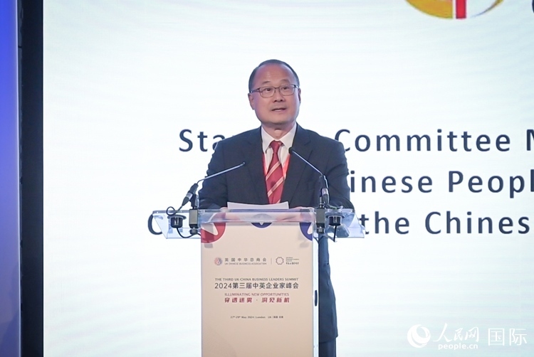 香港中華總商會(huì)會(huì)長、香港新華集團(tuán)主席蔡冠深致辭。人民網(wǎng) 郭錦標(biāo)攝