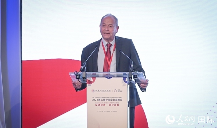 英國48家集團(tuán)俱樂部榮譽(yù)主席斯蒂芬·佩里致辭。人民網(wǎng) 郭錦標(biāo)攝