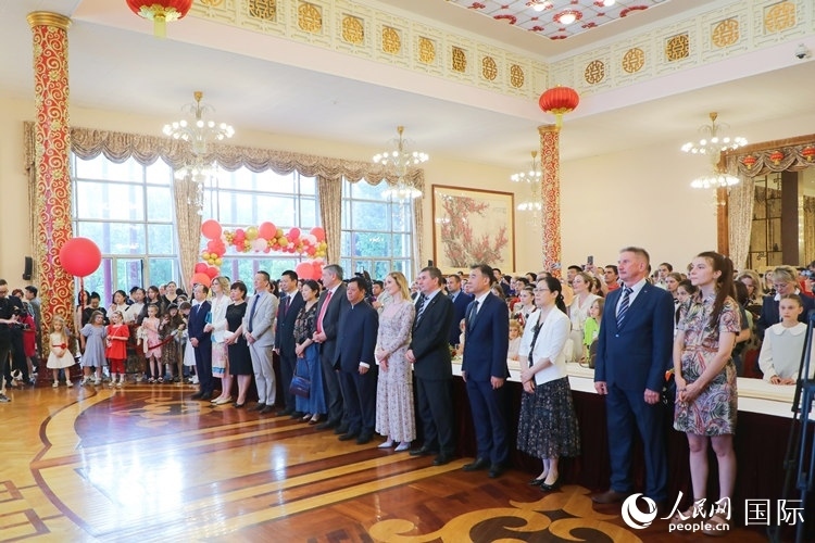 中國駐俄羅斯使館“六·一”兒童節(jié)大型招待會活動現(xiàn)場。人民網(wǎng)記者 隋鑫攝