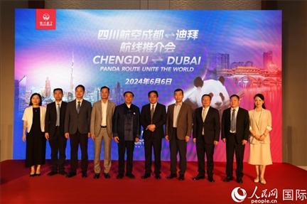 與會嘉賓合影留念。人民網(wǎng)記者張志文攝