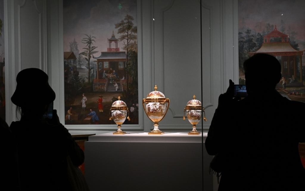 4月1日，觀眾在北京故宮參觀“紫禁城與凡爾賽宮——17、18世紀的中法交往”展覽。新華社記者金良快攝