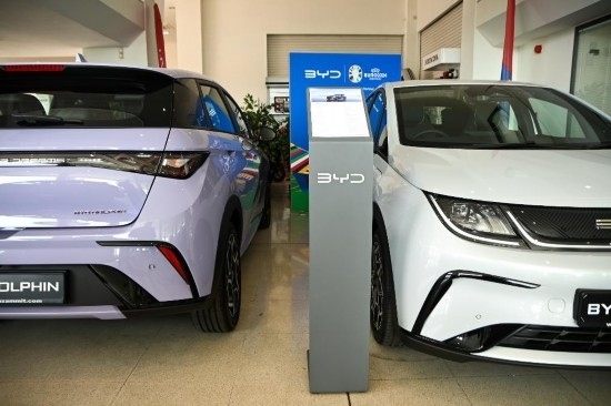 這是5月29日在馬耳他比爾基卡拉拍攝的展示廳里的比亞迪純電動汽車。新華社發(fā)（喬納森·博格 攝）