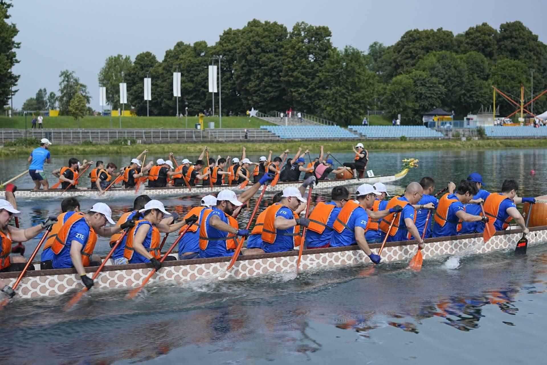 爭渡、爭渡，選手們你爭我奪，奮勇爭先。主辦方供圖