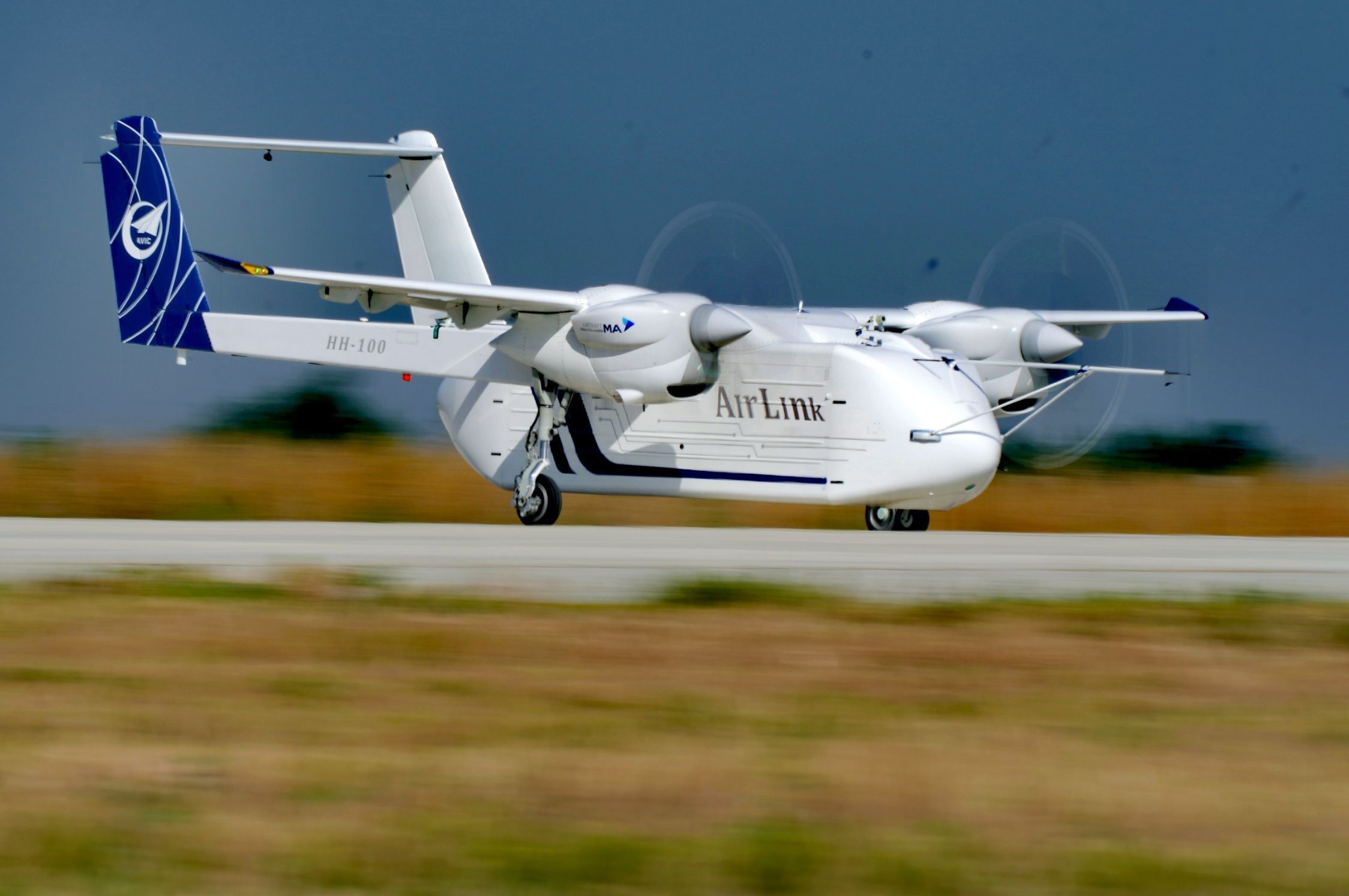 △2024年6月12日，HH-100航空商用無人運輸系統(tǒng)驗證機在西安藍(lán)田通用機場首飛成功。