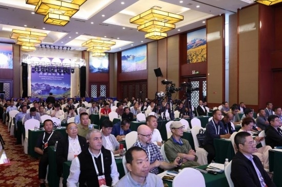  6月15日，“長(zhǎng)白山·世界地質(zhì)公園、世界生物圈保護(hù)區(qū)可持續(xù)發(fā)展會(huì)議”現(xiàn)場(chǎng)。新華社發(fā)