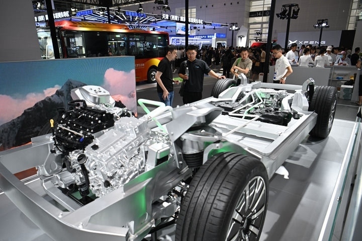 這是在博覽會現(xiàn)場拍攝的一款智能網(wǎng)聯(lián)汽車平臺架構(gòu)（6月20日攝）。新華社記者 孫凡越 攝
