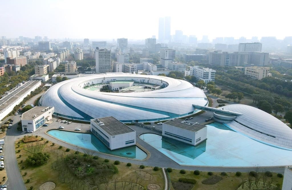 位于上海張江科學(xué)城的“上海光源”（2024年2月27日攝，無人機照片）。新華社記者 方喆 攝