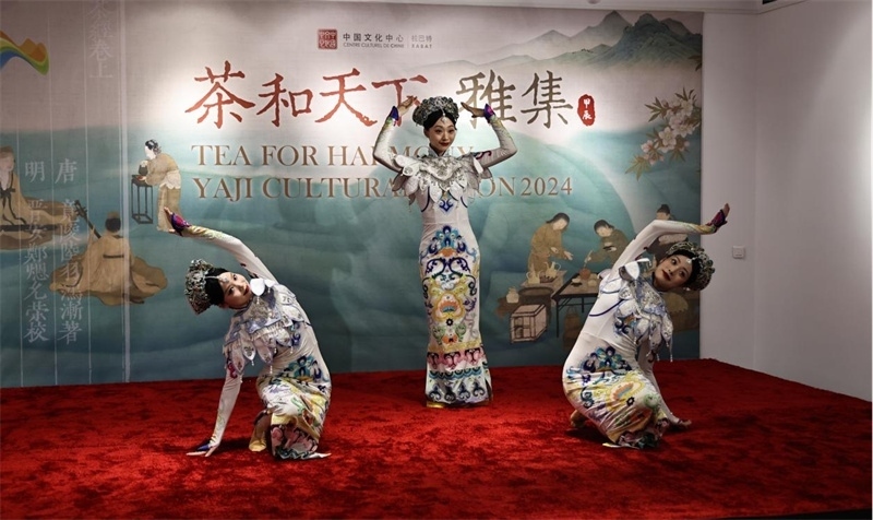 原創(chuàng)舞蹈作品《瓷彩》。拉巴特中國(guó)文化中心供圖