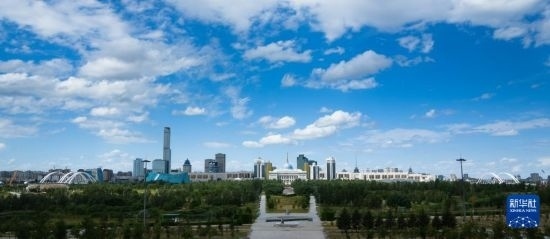 這是7月1日拍攝的哈薩克斯坦首都阿斯塔納的天際線。新華社記者 王建華 攝