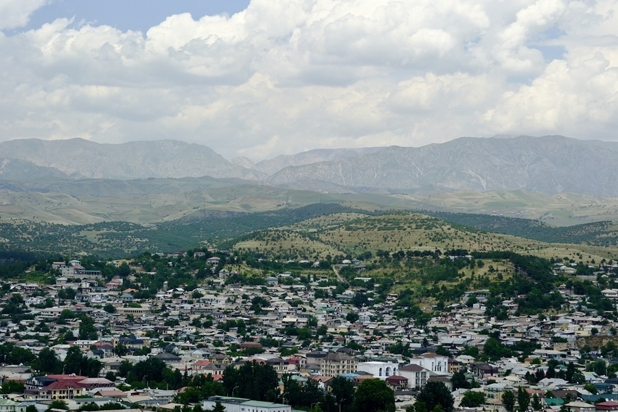 這是2024年6月13日拍攝的塔吉克斯坦首都杜尚別城市風光。新華社記者 鄭開君 攝