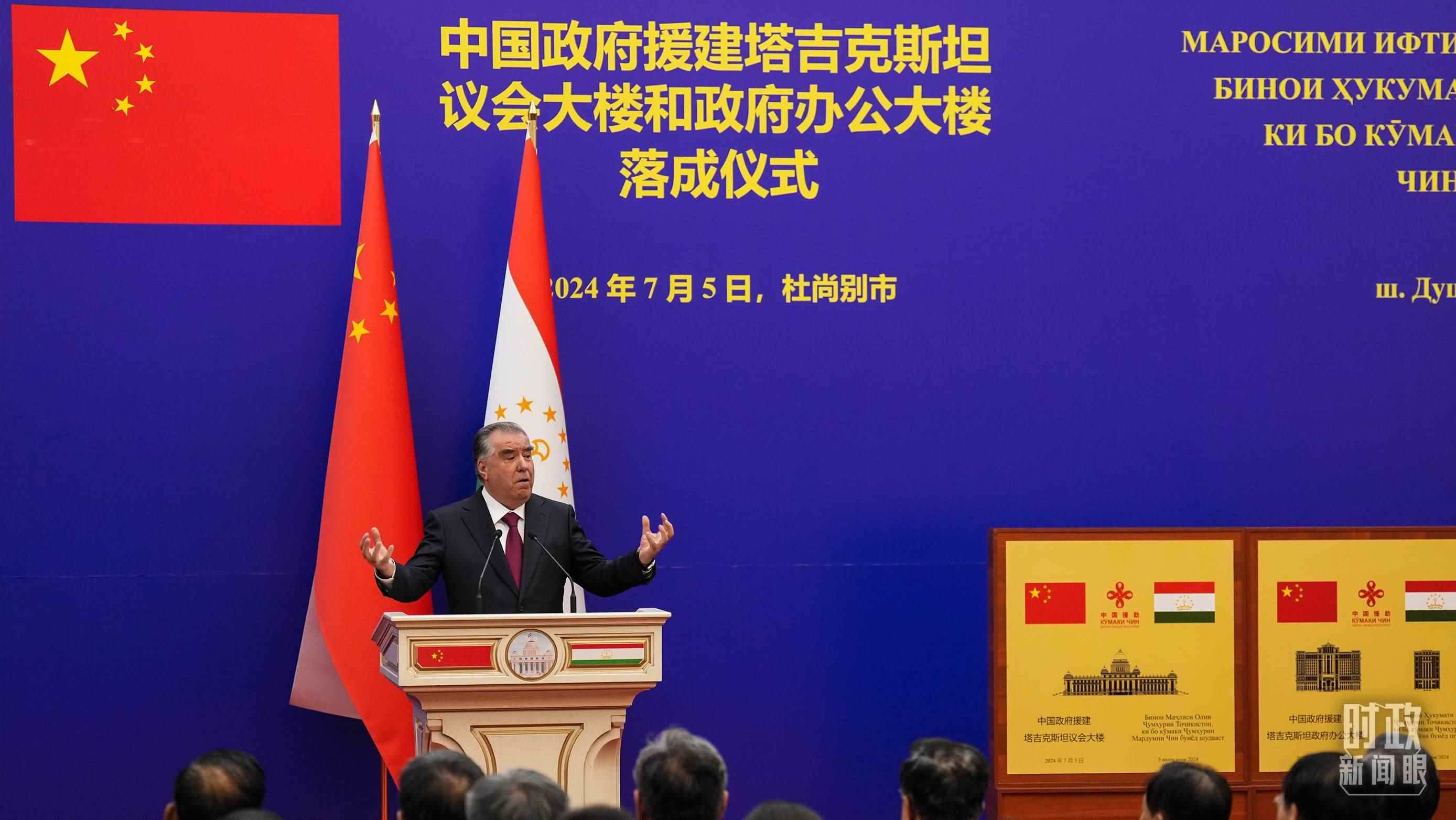 △拉赫蒙總統(tǒng)在落成儀式現(xiàn)場(chǎng)。（總臺(tái)記者李晉拍攝）