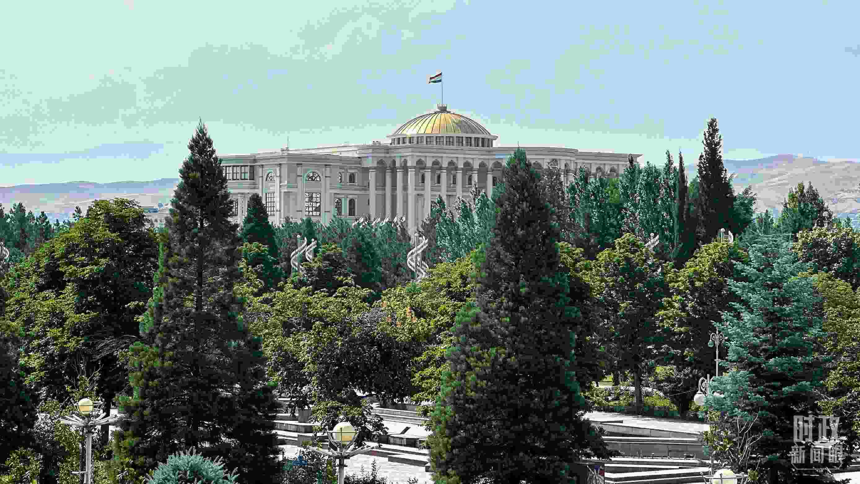 △塔吉克斯坦總統(tǒng)府。（總臺(tái)央視記者趙化拍攝）