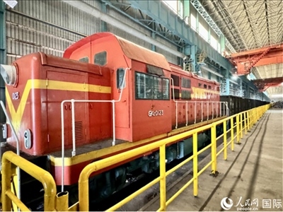 運(yùn)輸通鋼產(chǎn)品的火車。人民網(wǎng) 謝瑩攝