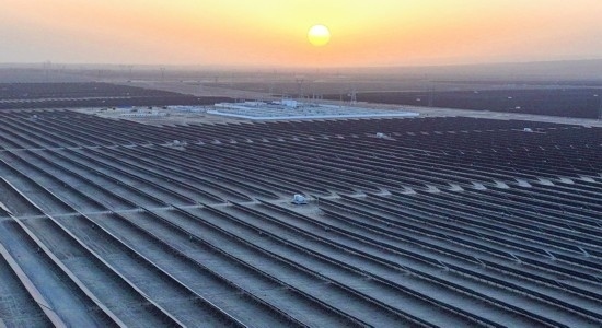 2023年11月13日拍攝的中國(guó)石油塔里木油田伽師縣60萬千瓦光伏發(fā)電項(xiàng)目（無人機(jī)照片）。新華社發(fā)（陳士兵攝）