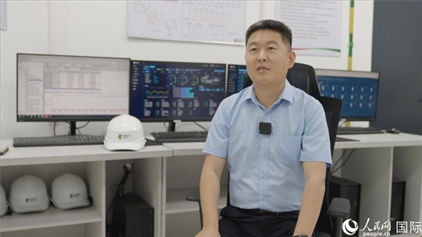 哈薩克斯坦能源投資公司副總經(jīng)理、總工程師張亮在接受人民網(wǎng)記者采訪。 人民網(wǎng)記者 葛泰佚攝