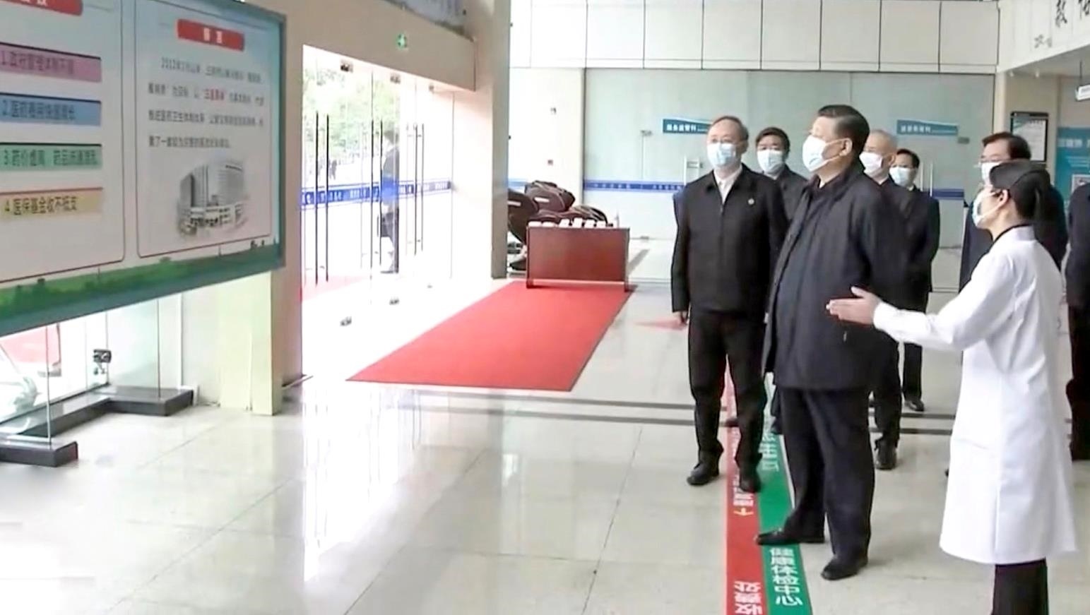 △2021年3月23日，習(xí)近平總書記在福建三明沙縣總醫(yī)院住院樓一層大廳，聽取醫(yī)改情況介紹。