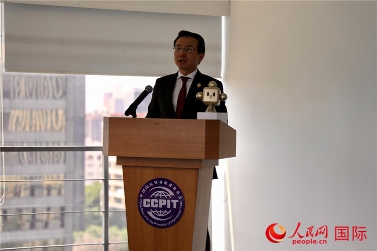 中國(guó)駐墨西哥大使張潤(rùn)發(fā)表講話。人民網(wǎng) 埃內(nèi)斯托·多明戈斯攝