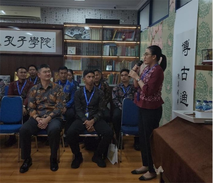 警察學(xué)員用漢語進(jìn)行自我介紹 ?；顒?dòng)主辦方供圖