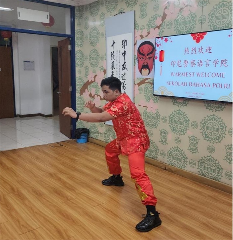 警察學(xué)員表演武術(shù)?；顒?dòng)主辦方供圖