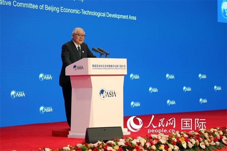 日本厚生勞動(dòng)大臣武見(jiàn)敬三在開(kāi)幕式上致辭。人民網(wǎng)記者趙益普攝