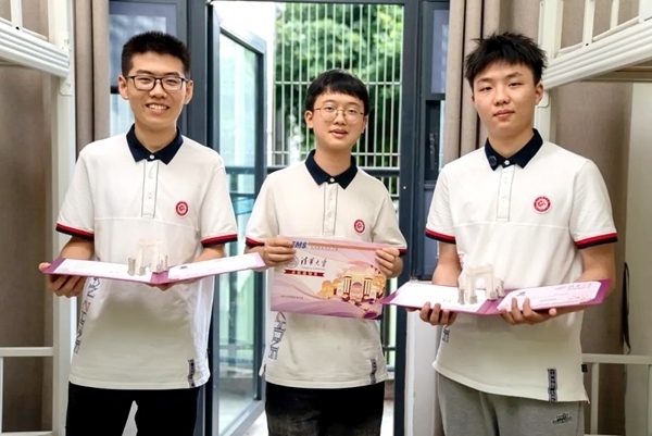 王子源（左）、母翰堯（中）、郭洋君（右）。清華大學(xué)供圖