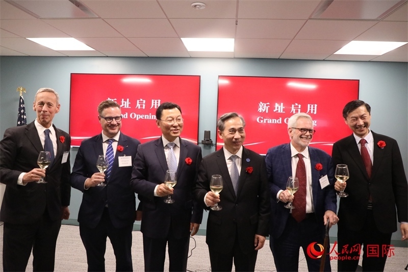 4、美中貿(mào)易全國(guó)委員會(huì)會(huì)長(zhǎng)克雷格·艾倫、美國(guó)商會(huì)高級(jí)副會(huì)長(zhǎng)傅瑞偉等美國(guó)工商界代表出席活動(dòng)。 人民網(wǎng)記者 李志偉攝