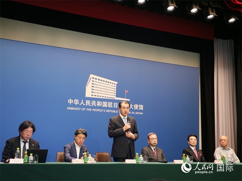 中國駐日本大使吳江浩（左三）致辭。人民網(wǎng) 許可攝