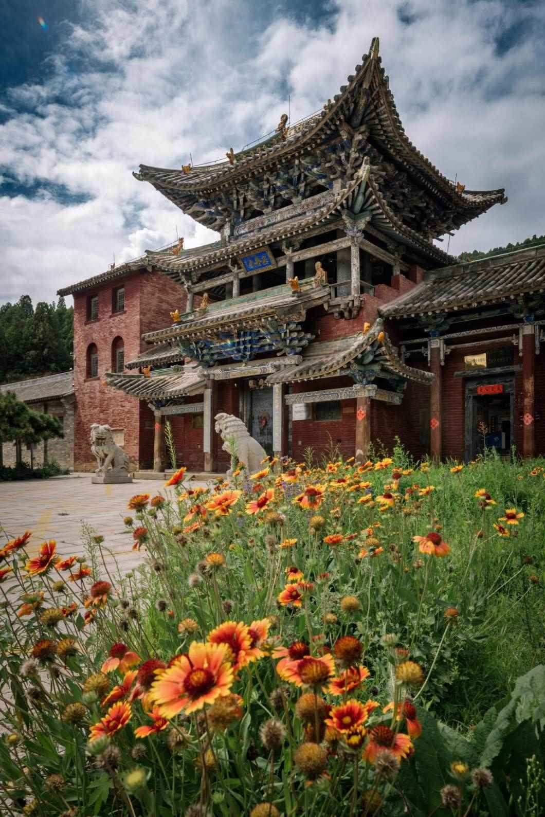 全國重點(diǎn)文物保護(hù)單位定林寺。蘇唐詩攝