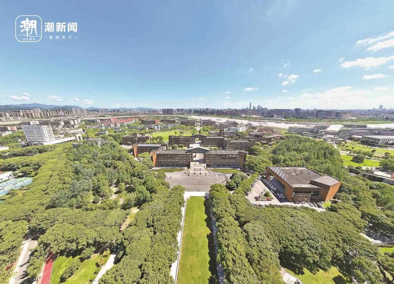 俯瞰寧波大學(xué)。潮新聞記者 賀元凱 周旭輝 彭鵬 攝