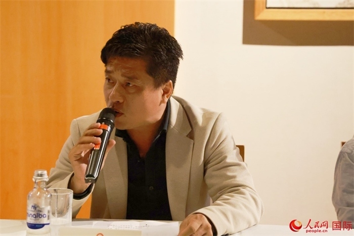 巴西中國浙江商會(huì)會(huì)長鄭俠茂在座談會(huì)上致辭。人民網(wǎng)記者 陳海琪攝