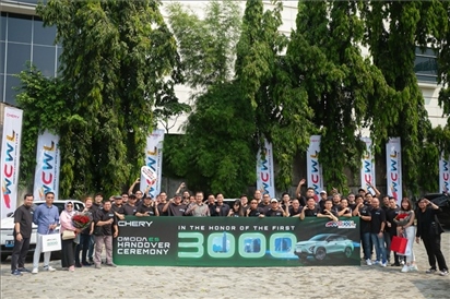 8月3日，中國(guó)車企奇瑞在雅加達(dá)舉行活動(dòng)，慶祝在印尼交付第3000輛電動(dòng)汽車OMODA E5。奇瑞汽車印度尼西亞銷售公司供圖