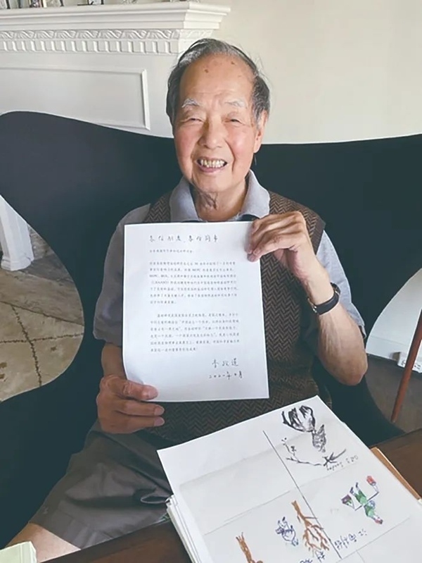 李政道先生曾面對鏡頭展示給中國高能物理事業(yè)的寄語。圖片來源：中國科學(xué)報(bào)