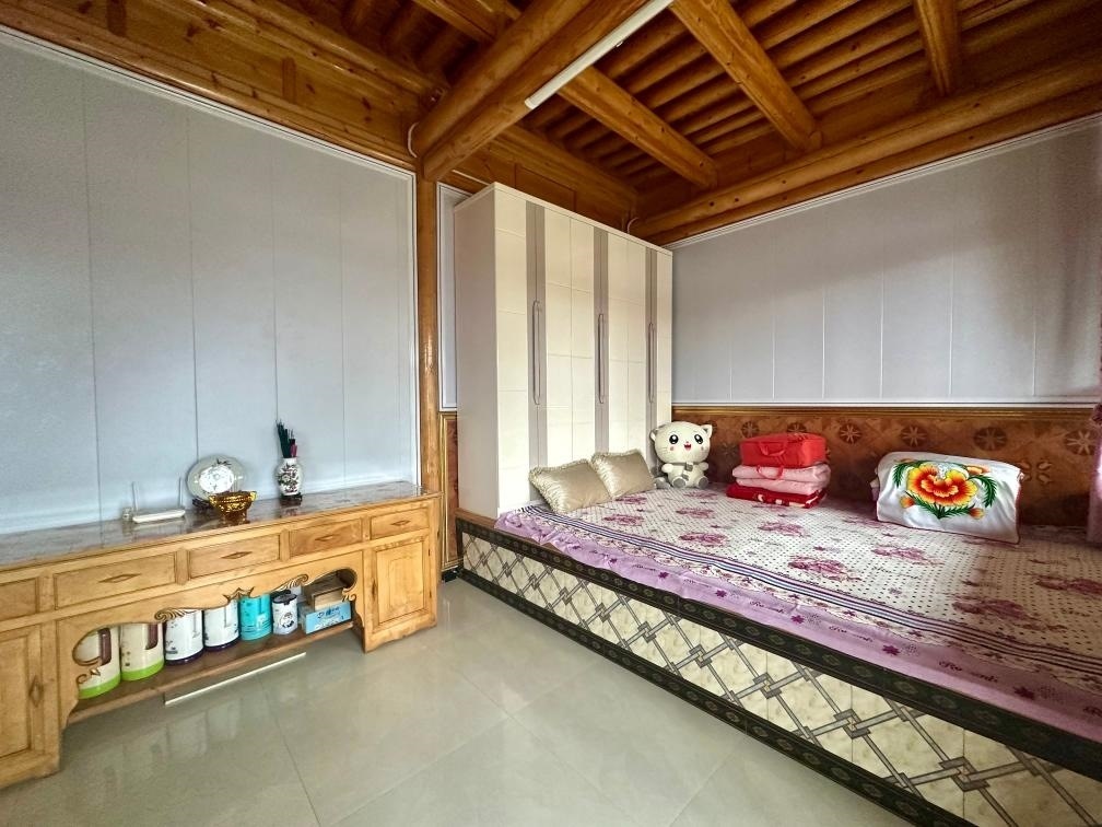 圖為7月13日拍攝的喇德燚家維修加固后的房屋一角。新華社記者 張子琪 攝