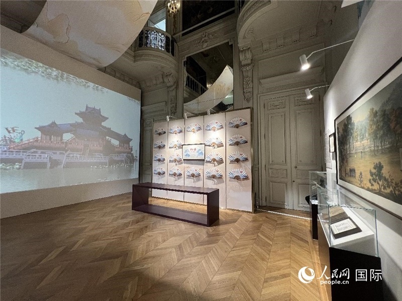 中國風與法國經(jīng)典建筑相互融合。 人民網(wǎng)記者 何蒨攝