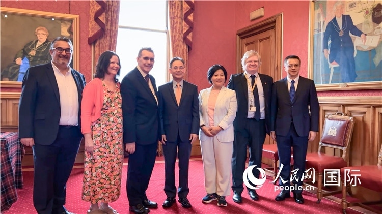 圖為阿伯丁市政廳會(huì)見(jiàn)現(xiàn)場(chǎng)。人民網(wǎng) 郭錦標(biāo)攝