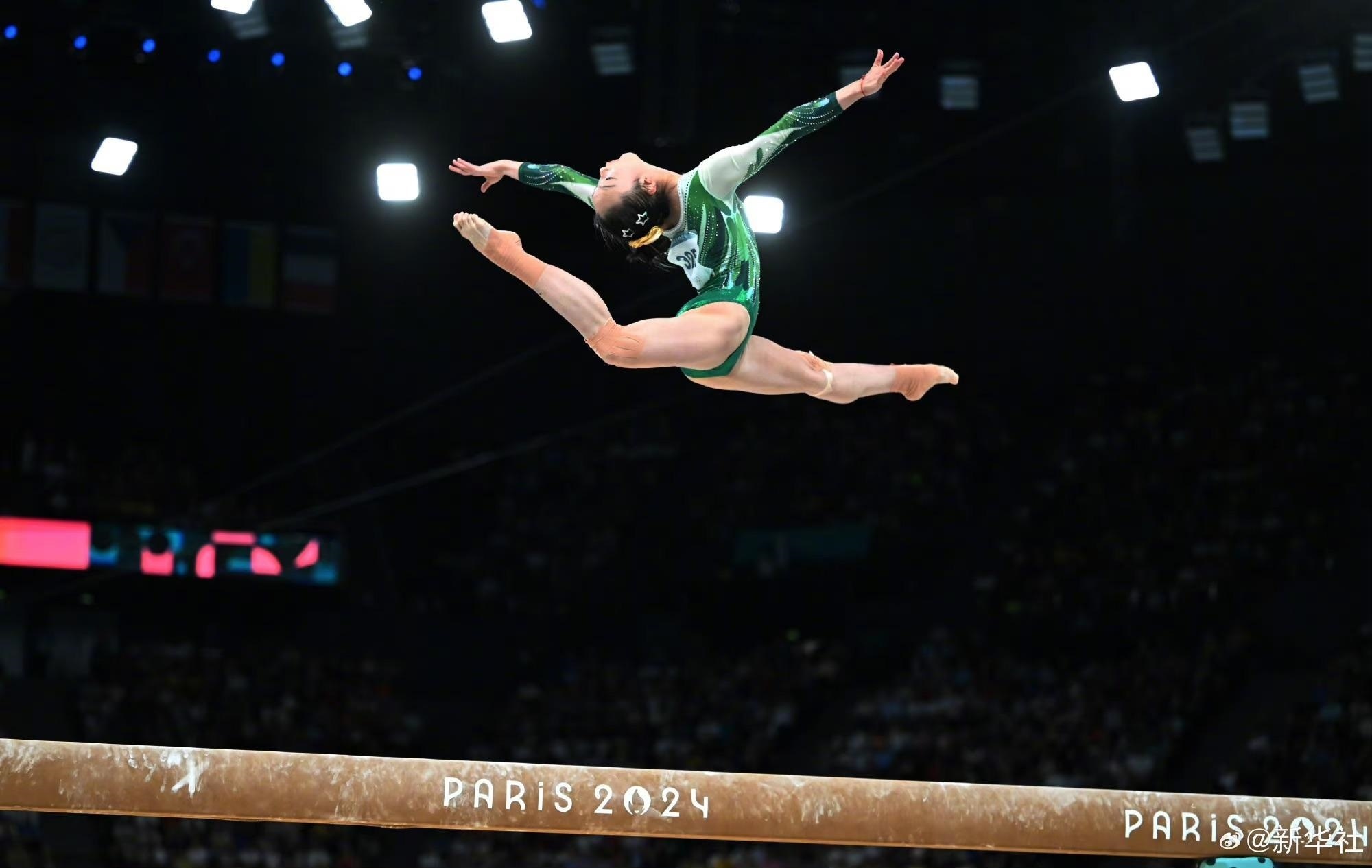 巴黎奧運(yùn)會體操女子平衡木比賽中，中國選手周雅琴的靚麗身姿