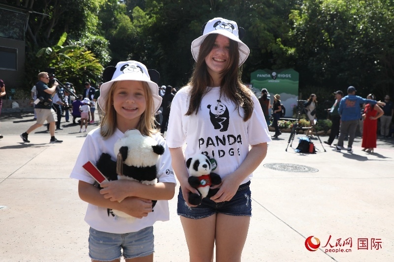 3、美國當(dāng)?shù)卦S多民眾來圣迭戈動物園看熊貓。 人民網(wǎng)記者 李志偉攝