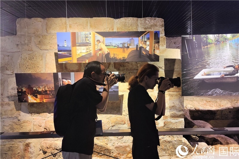 金磚國(guó)家城市主題攝影展現(xiàn)場(chǎng)。 人民網(wǎng)記者 于宏建攝