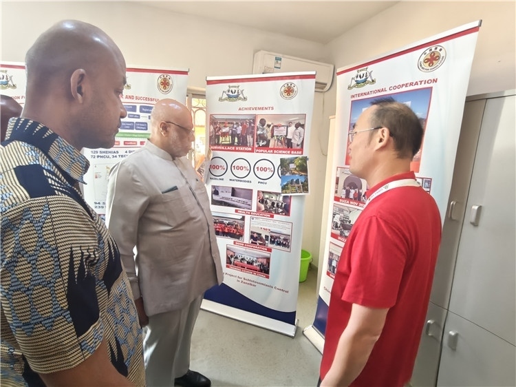 中方專家組組長(zhǎng)黃玉政介紹項(xiàng)目進(jìn)展。專家組供圖