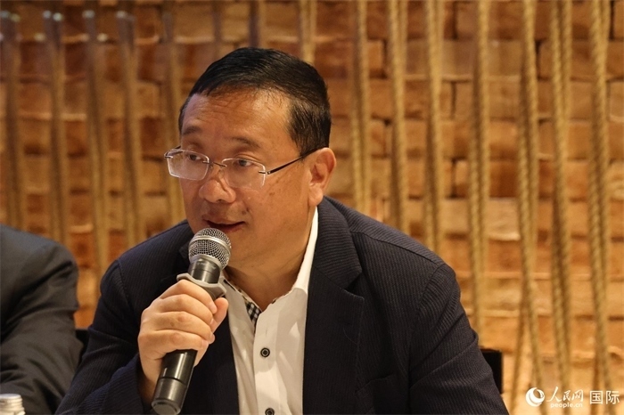 巴西文協(xié)主席上官建峰在座談會上致辭。人民網(wǎng)記者 陳海琪攝