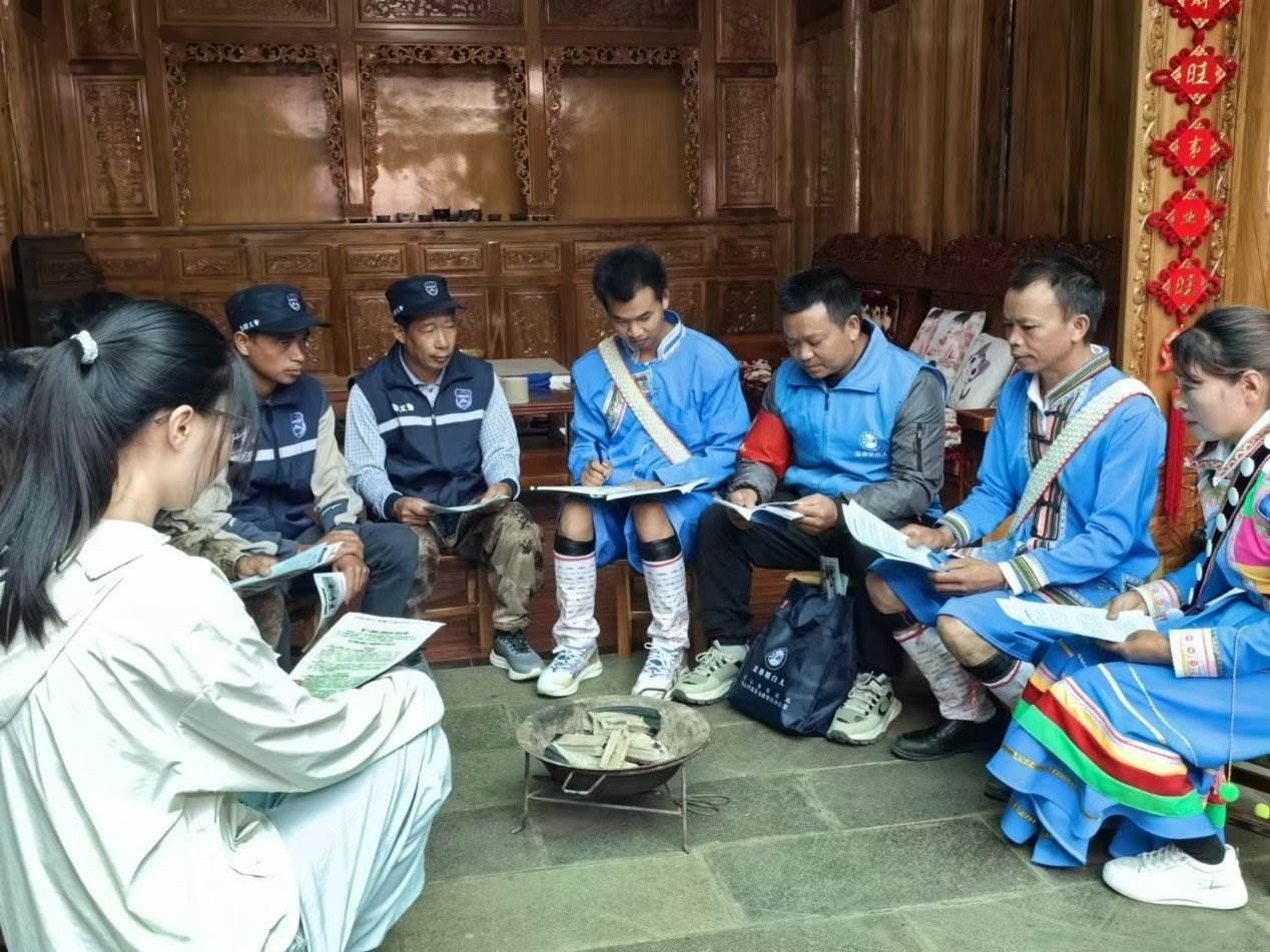 騰沖市猴橋鎮(zhèn)猴橋村國門新村舉辦火塘?xí)?。人民網(wǎng)記者 孝金波攝