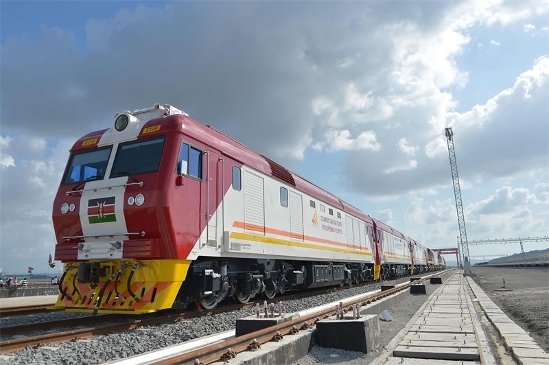 當?shù)貢r間2017年5月30日，肯尼亞蒙巴薩，連接肯尼亞港口城市蒙巴薩和首都內(nèi)羅畢的蒙內(nèi)鐵路正式竣工通車。