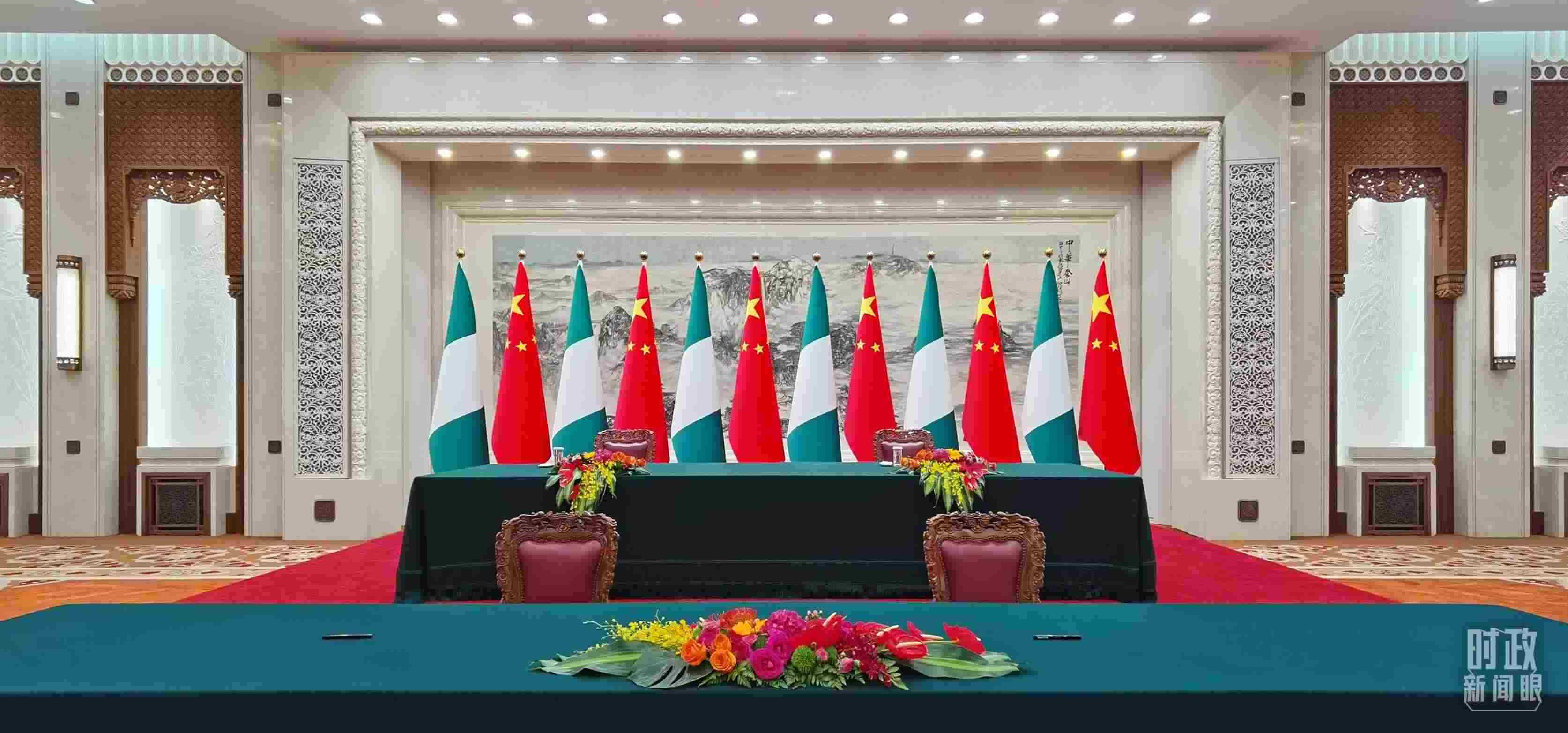  △中尼兩國(guó)元首在這里共同見(jiàn)證簽署多項(xiàng)雙邊合作文件，這是開始前的現(xiàn)場(chǎng)。（總臺(tái)央視記者郭鴻拍攝）