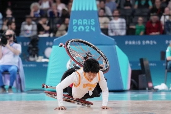 巴黎殘奧會(huì)｜“撞車、摔倒，我們都習(xí)慣了”